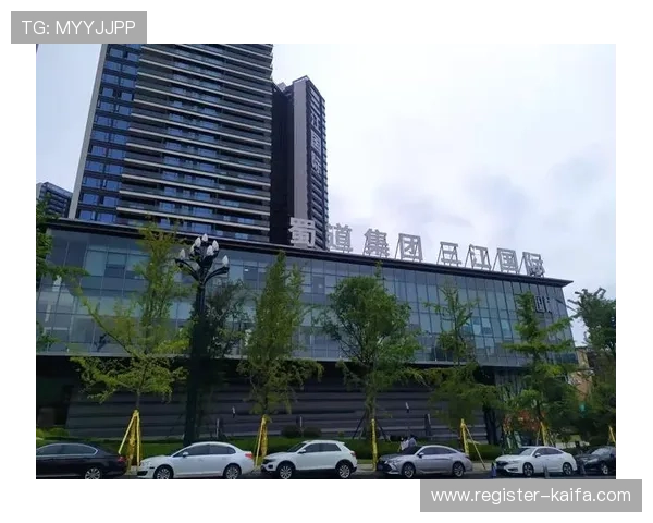 K8集团网站的合作伙伴与客户案例展示，增强潜在客户的信任感